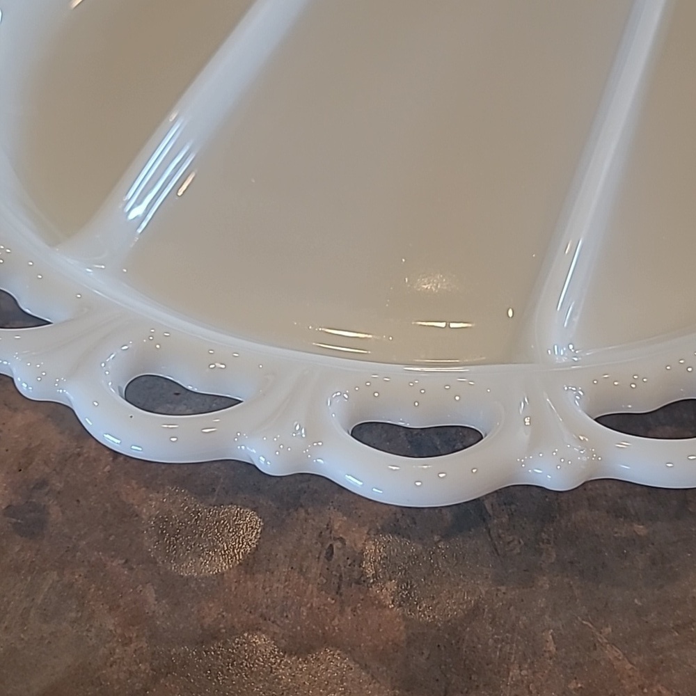 VINTAGE Milk Glass Divided Serving Platter, Scalloped Edge Heart Detail - Picture 7 of 13